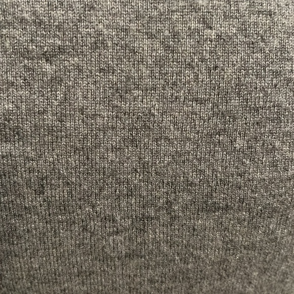 Uniqlo 100% Cashmere Gray Knit Sweater Scoop Neck Long Sleeve Size XS - Picture 6 of 8
